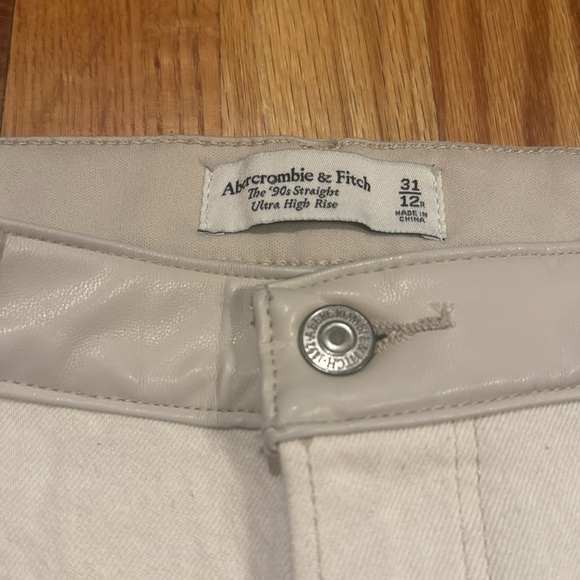 A&F The ‘90s Straight Ultra High Rise Jeans - Picture 4 of 5